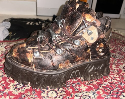New rock brown flame leather - new,