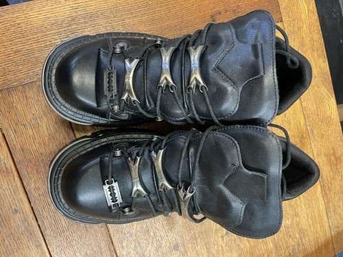 Rock tower shoes - p, 42
